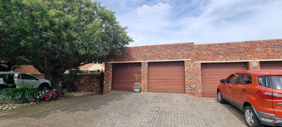 3 Bedroom Property for Sale in Langenhovenpark Free State